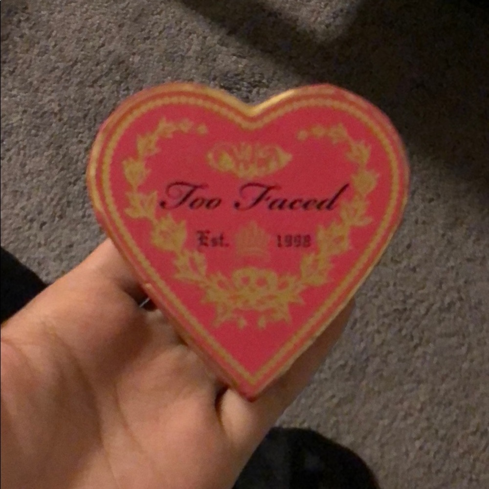 Too faced blush
